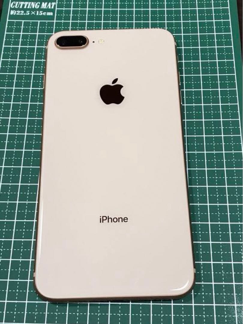 Apple iPhone 8 Plus ゴールド 本体のみとおまけの充電器