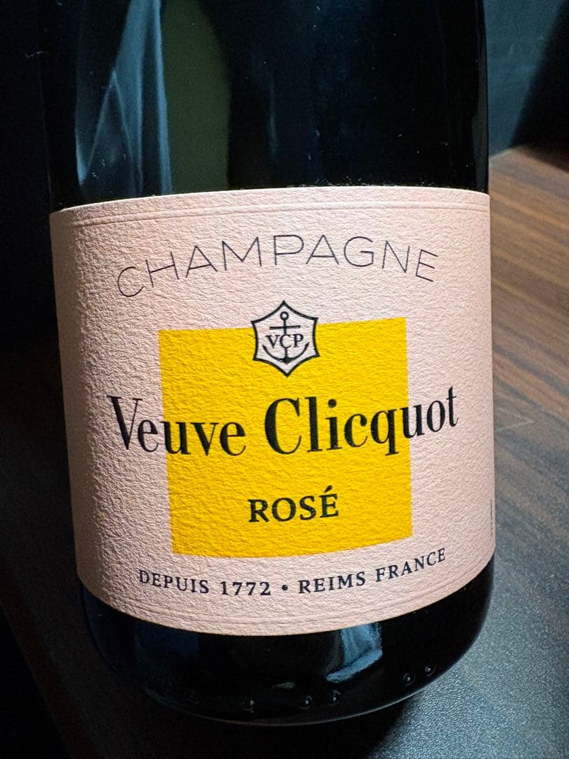 【ヴーヴクリコ ローズラベル シャンパン 750ml 箱無し】