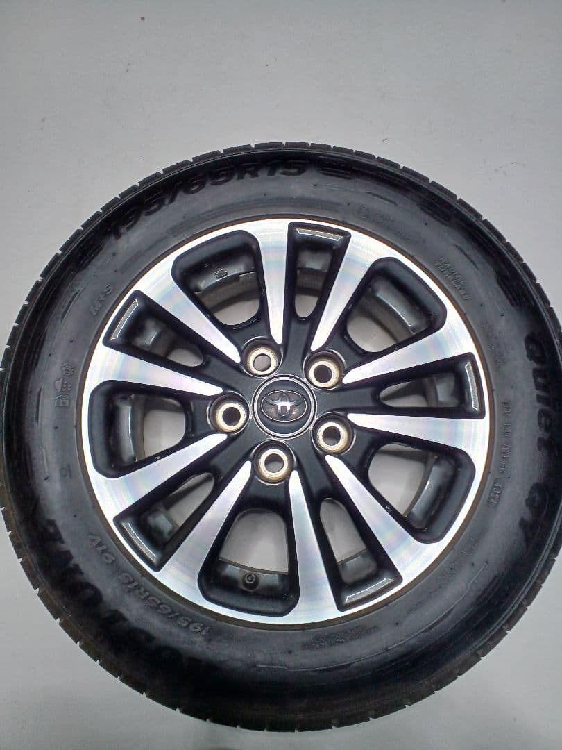 エスクァイア純正ホイールタイヤ 4本セット　　ヴォクシー　ノア