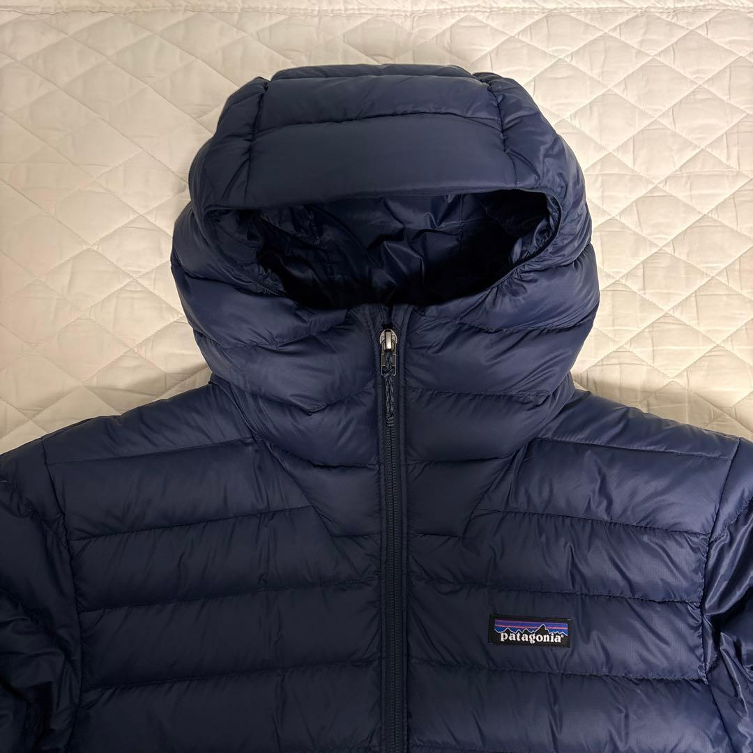 美品　patagonia パタゴニア　ダウン・セーター・フーディ　ネイビー　M