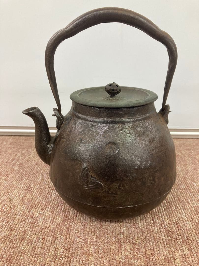 明治期大国蝶々模様鉄瓶