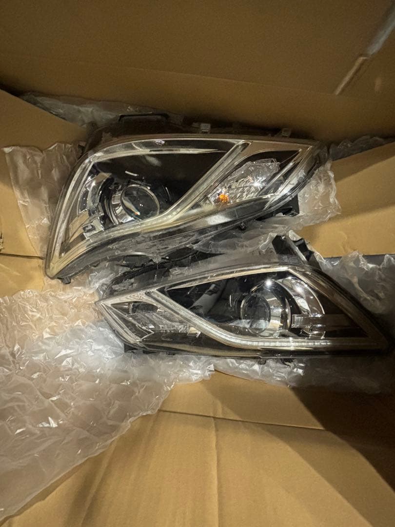 aws210前期　ヘッドライト左右セット難あり