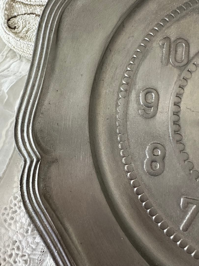 アンティーク　ピューター　花リム　壁掛け時計