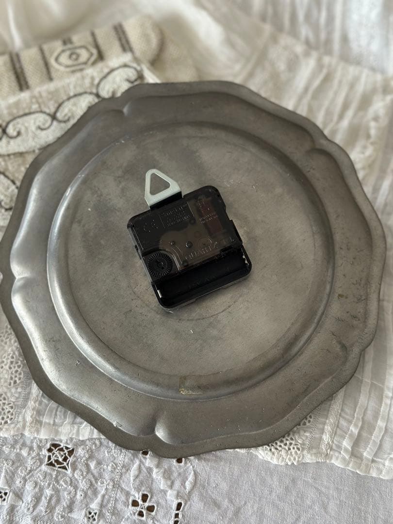 アンティーク　ピューター　花リム　壁掛け時計