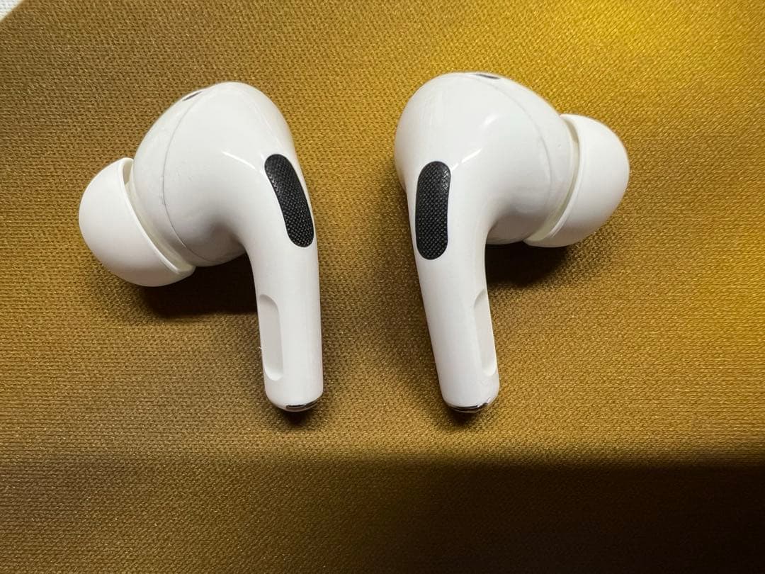 Air Pods Pro （第2世代） イヤホン本体と充電ケース
