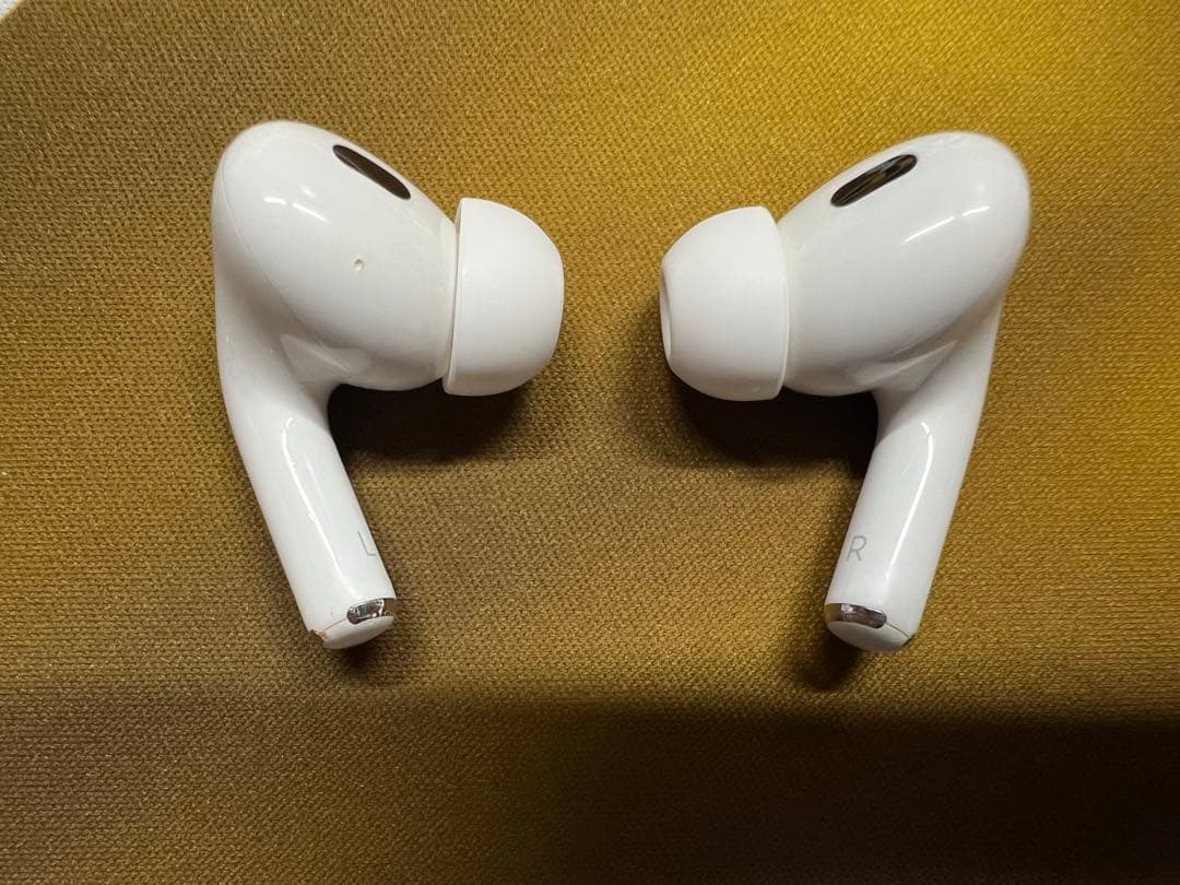 Air Pods Pro （第2世代） イヤホン本体と充電ケース
