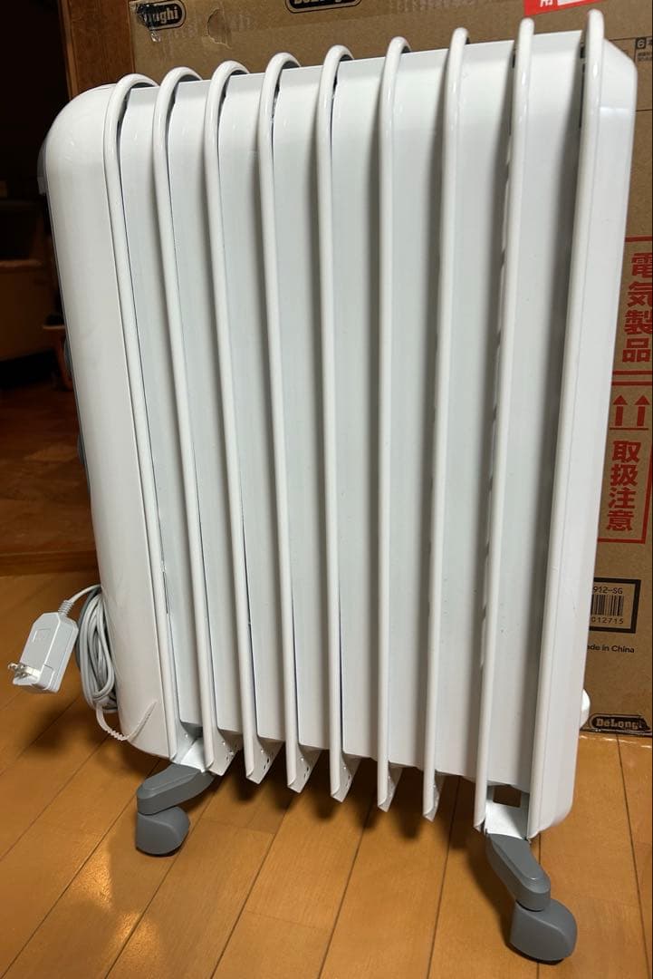 デロンギ　アミカルド　オイルヒーター　RHJ45M0912-SG 2025