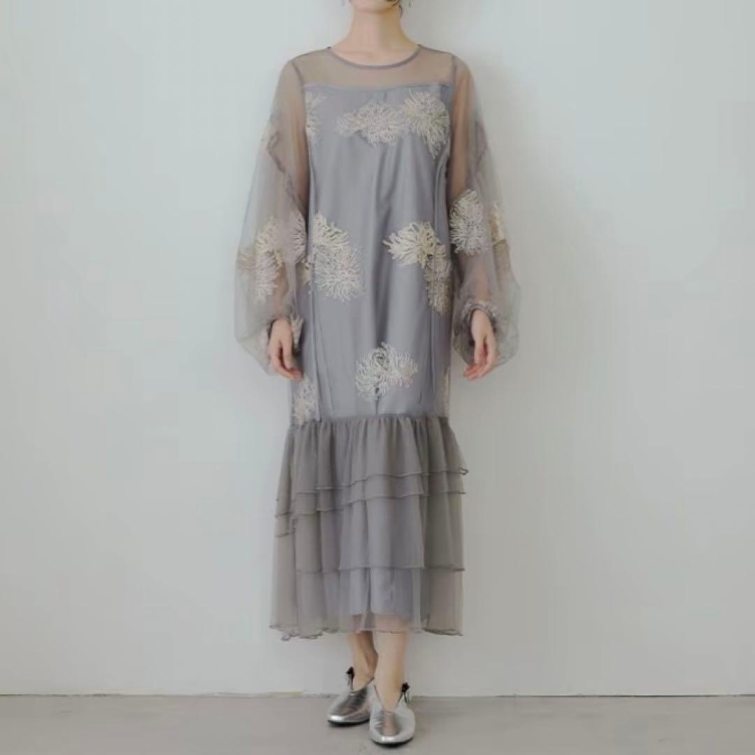 週末限定値下げ　niana フラワー 刺繍ティアードフリルドレス Aライン