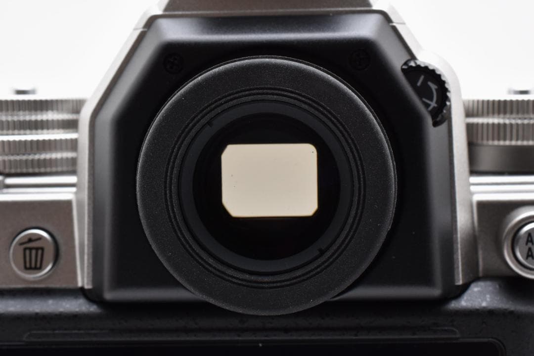 ほぼ新品 ニコン　Nikon Df ボディ 《ショット数395回》 1279