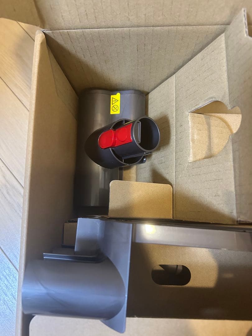 新品未使用Dyson V8 Slim Fluffy Extra へッド以外全て