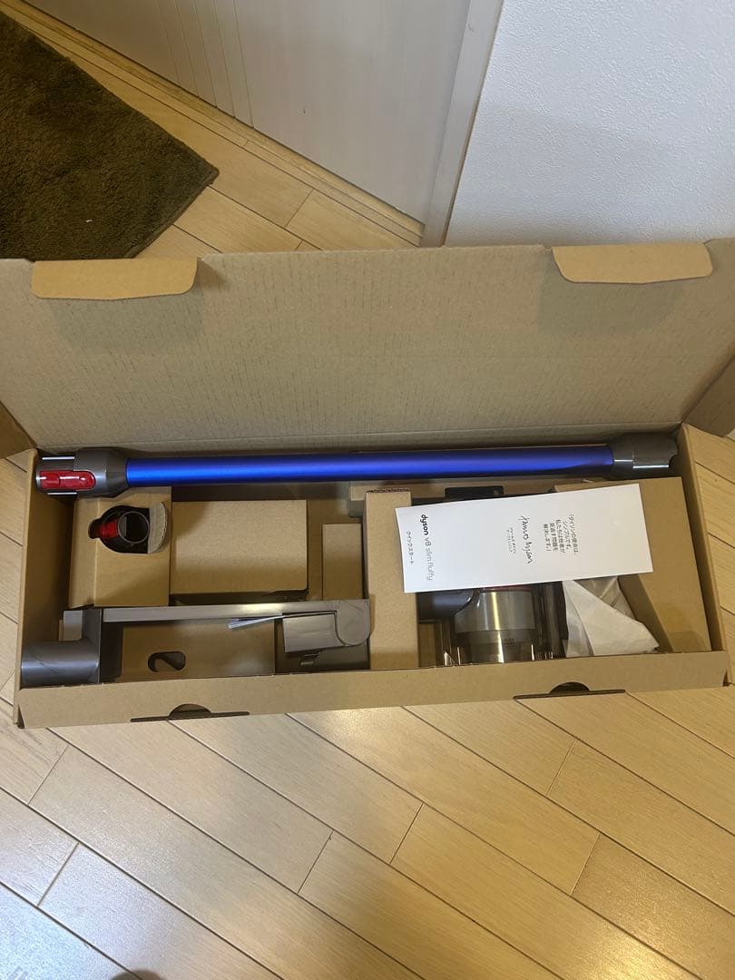 新品未使用Dyson V8 Slim Fluffy Extra へッド以外全て