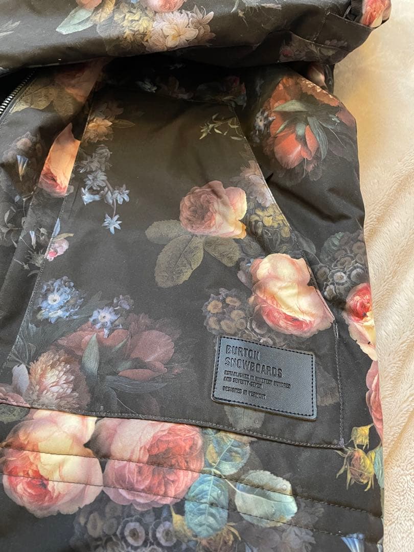 希少❗️BURTON フラワープリント　レディーススノーボードウェア