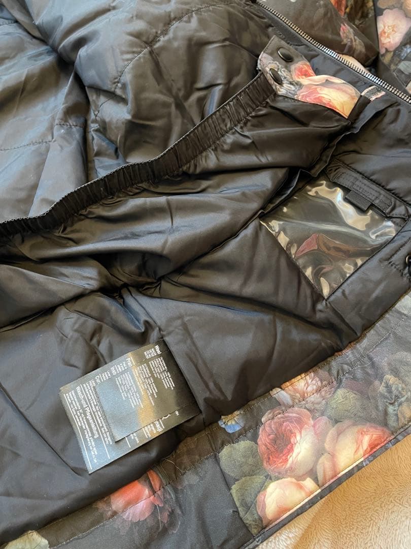 希少❗️BURTON フラワープリント　レディーススノーボードウェア