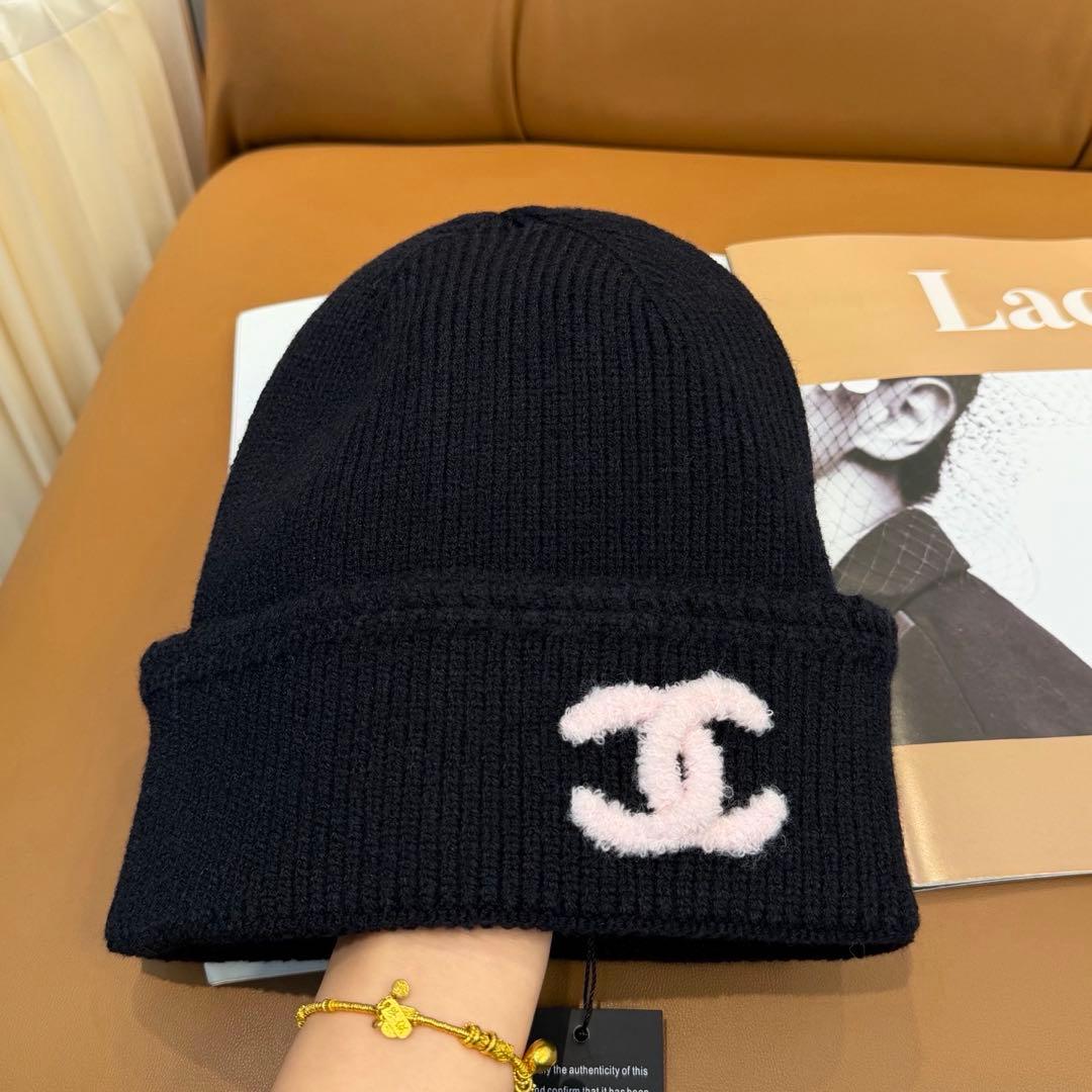 CHANEL 黒 ニット帽 ロゴ入り