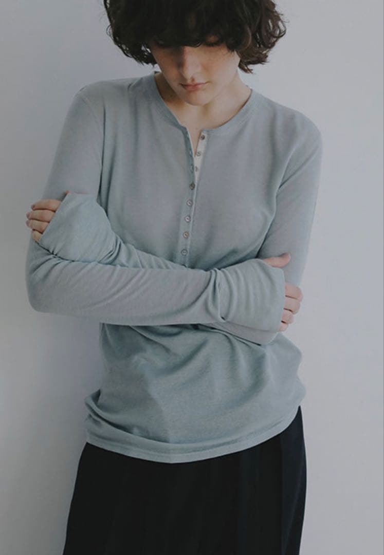 新作 ETRE TOKYO ウールフライスヘンリーネックプルオーバー アイボリー