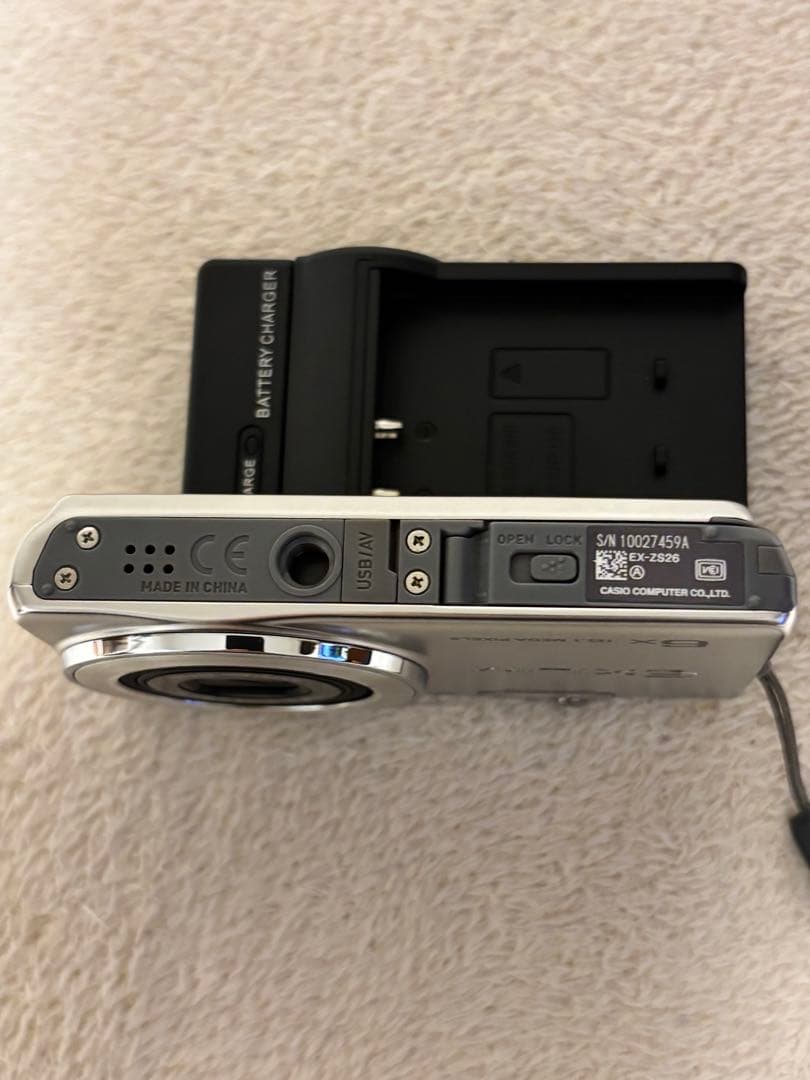 美品　CASIO EXILIM 16.1メガピクセル コンパクトデジタルカメラ