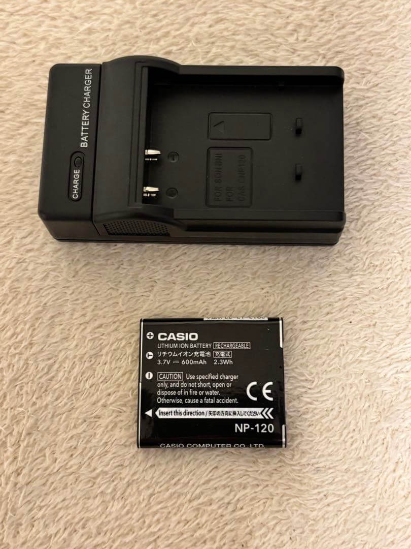 美品　CASIO EXILIM 16.1メガピクセル コンパクトデジタルカメラ