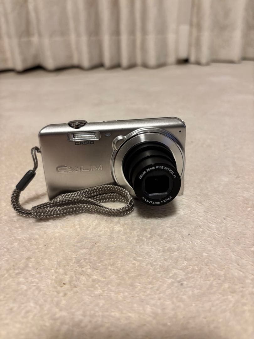 美品　CASIO EXILIM 16.1メガピクセル コンパクトデジタルカメラ