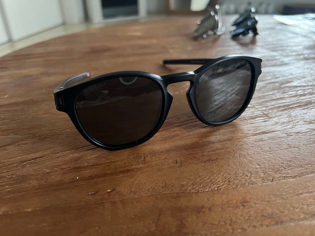 オークリー　サングラス LATCH