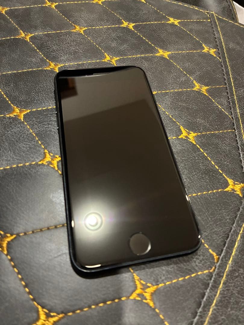 Apple iPhone SE (第3世代) ブラック 本体