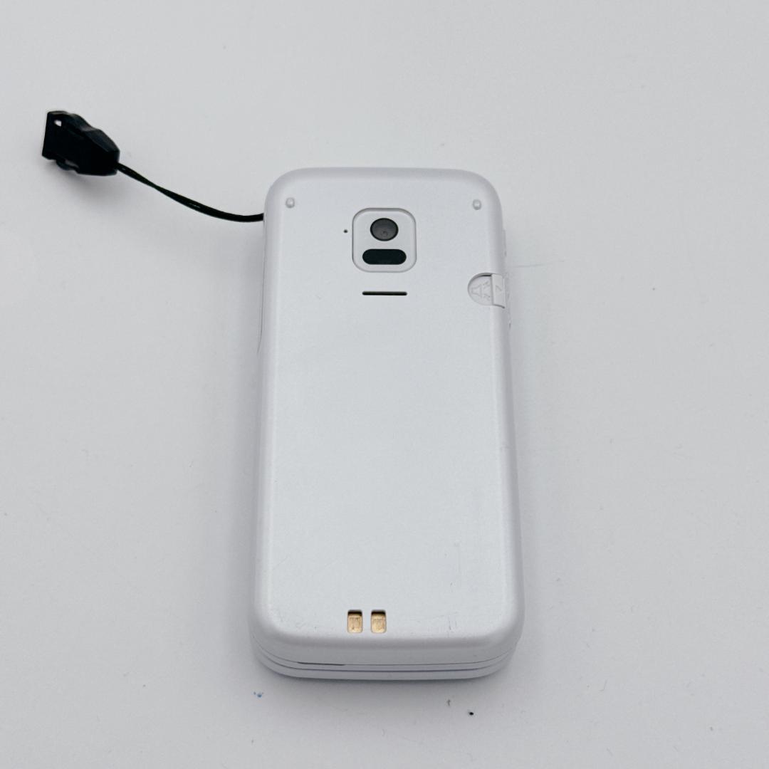 【美品】NTTドコモ らくらくホン F-01M ホワイト