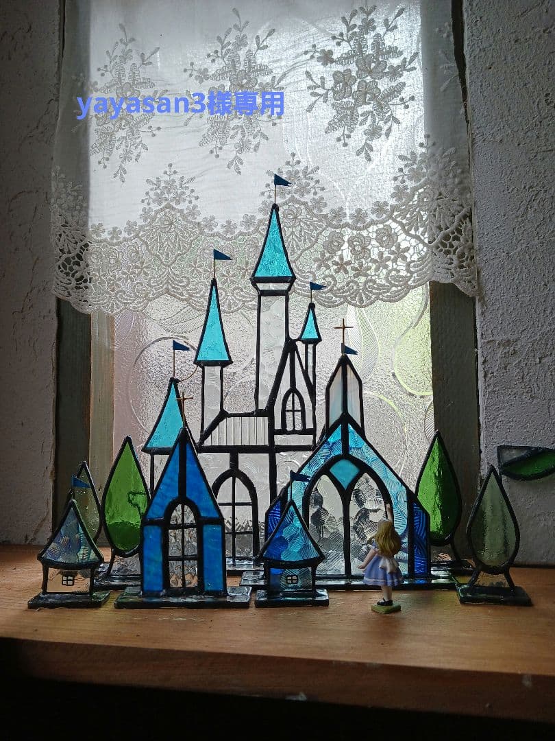 専用ガラスのお城と教会