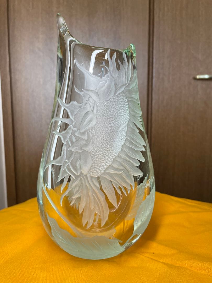 東條裕志　ひまわり　彫刻のガラス花瓶