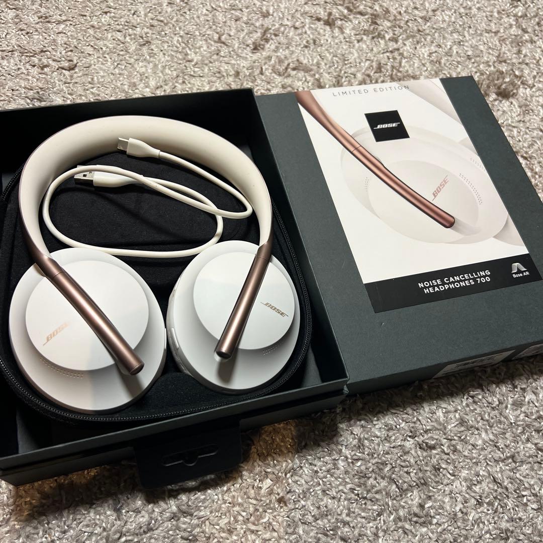 【美品】BOSE ノイズキャンセリングヘッドホン 700 ホワイト 付属品完備
