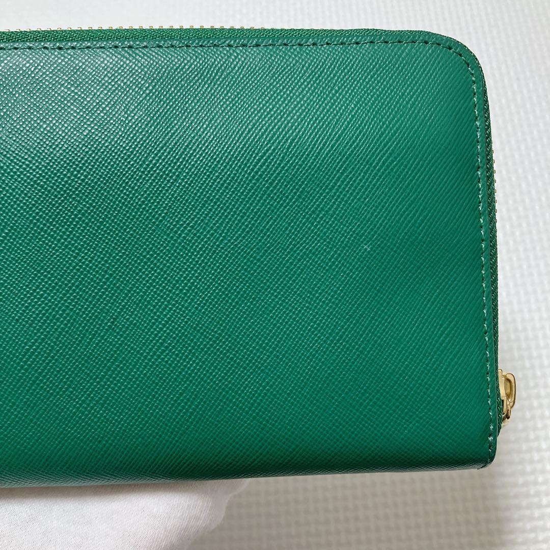 未使用TORY BURCHトリーバーチレザーラウンドジップ長財布　グリーン　緑