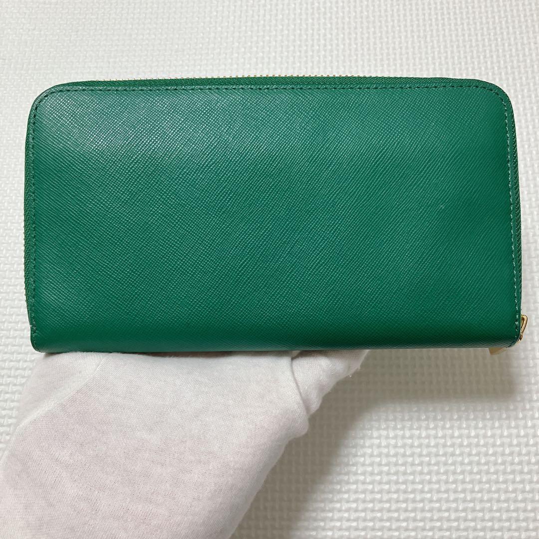 未使用TORY BURCHトリーバーチレザーラウンドジップ長財布　グリーン　緑
