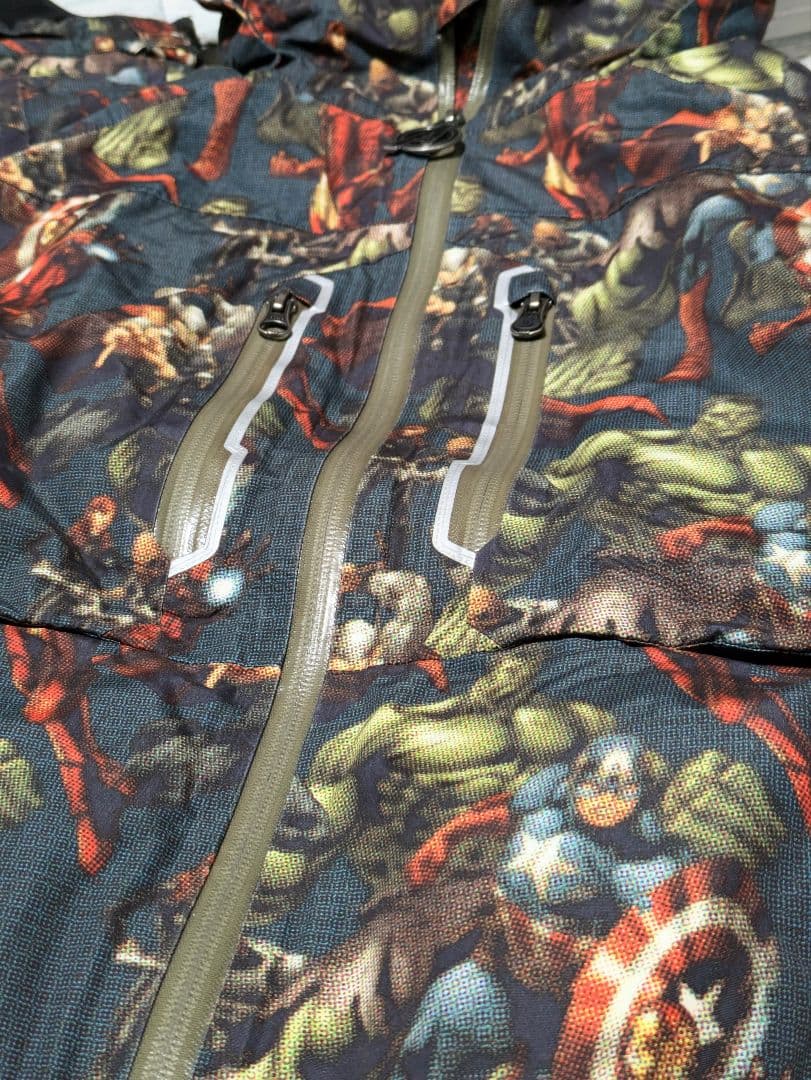 BURTON×MARVELコラボ スノーボードスノボースキーウェア　サイズ130