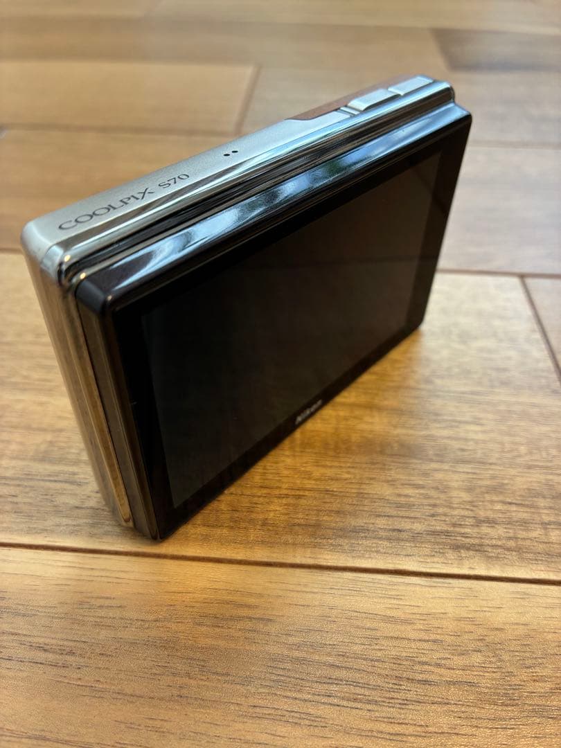 お値引き中！【美品】動作良好 Nikon COOLPIX S70 本体+充電器