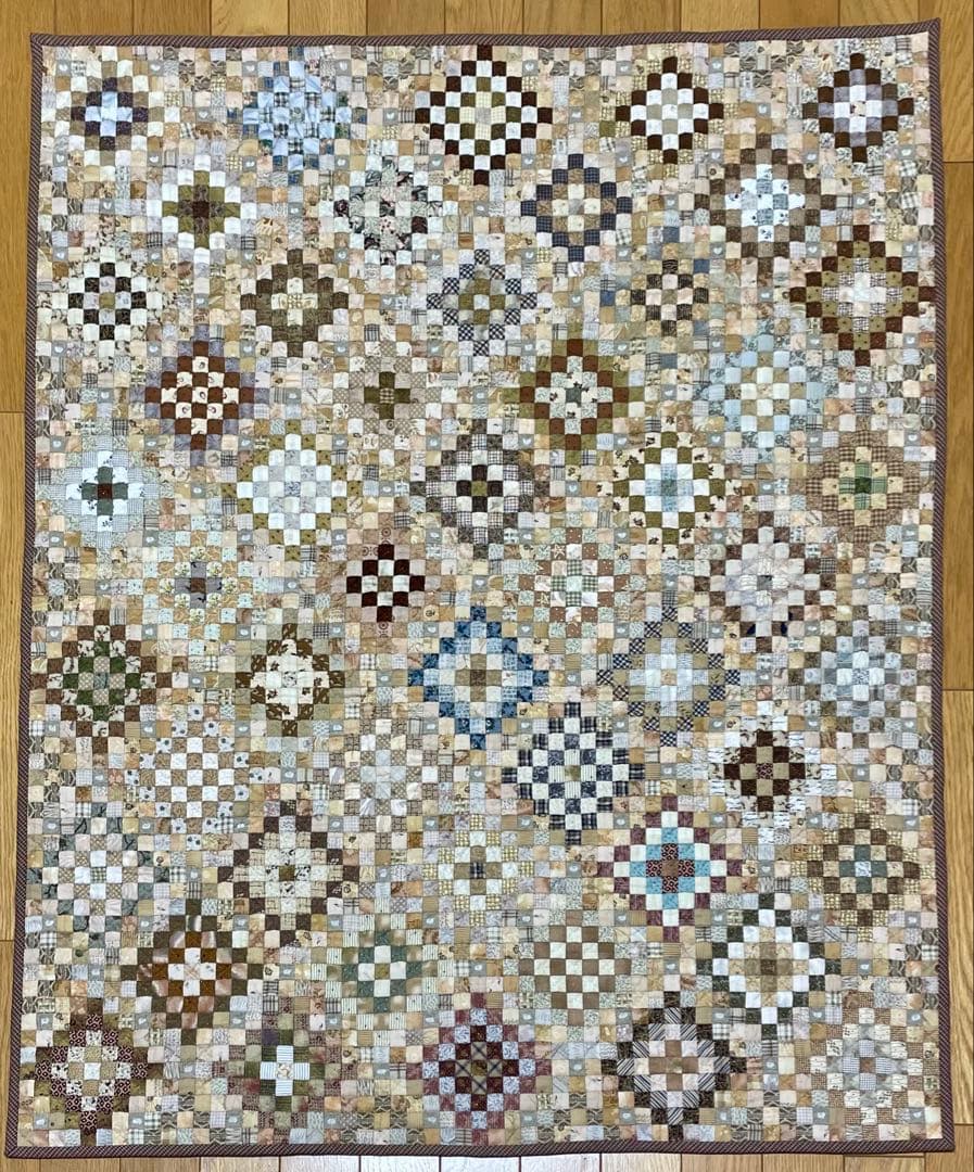 パッチワークキルト　タペストリー　アラウンド・ザ・ワールド