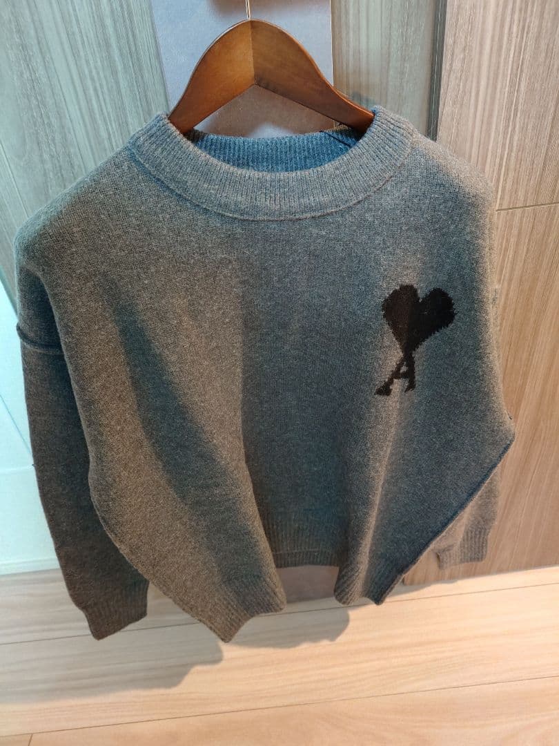 amiparis アミパリス　グレー ハート刺繍 クルーネックニット