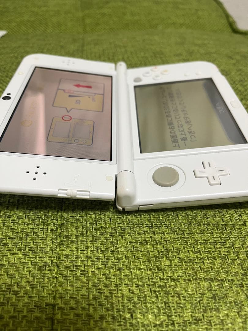 Newニンテンドー3DSLL パールホワイトと、透明外観保護カバー付き