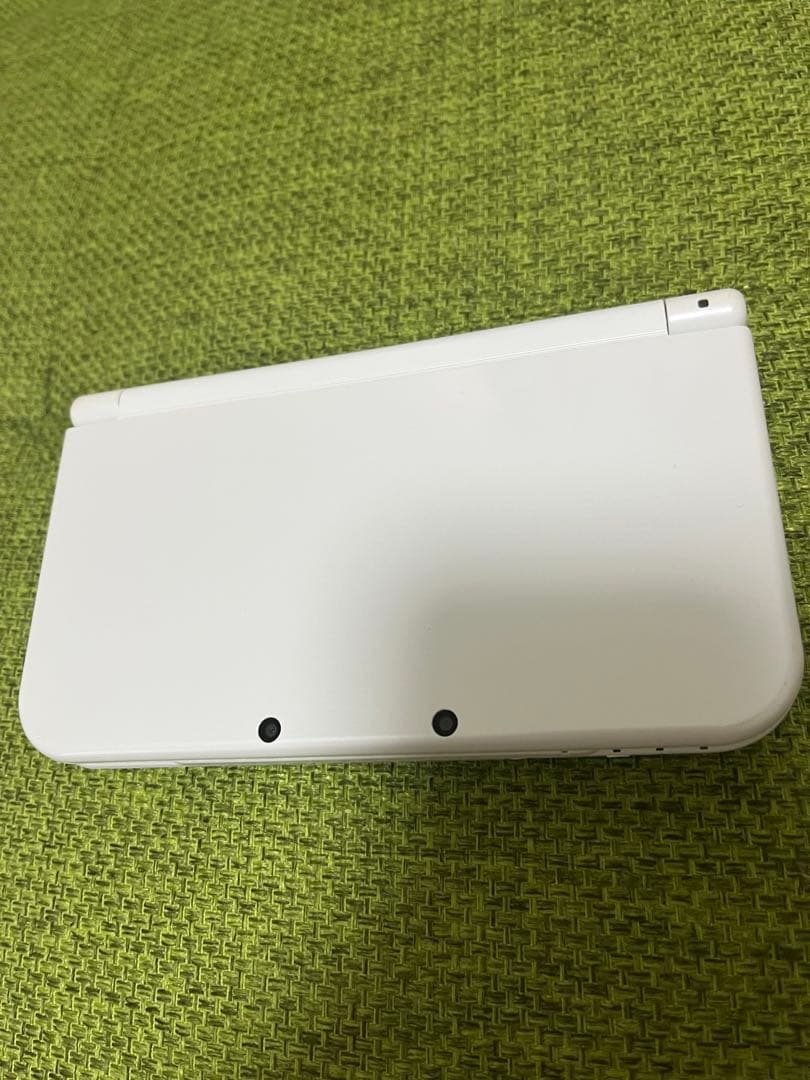 Newニンテンドー3DSLL パールホワイトと、透明外観保護カバー付き