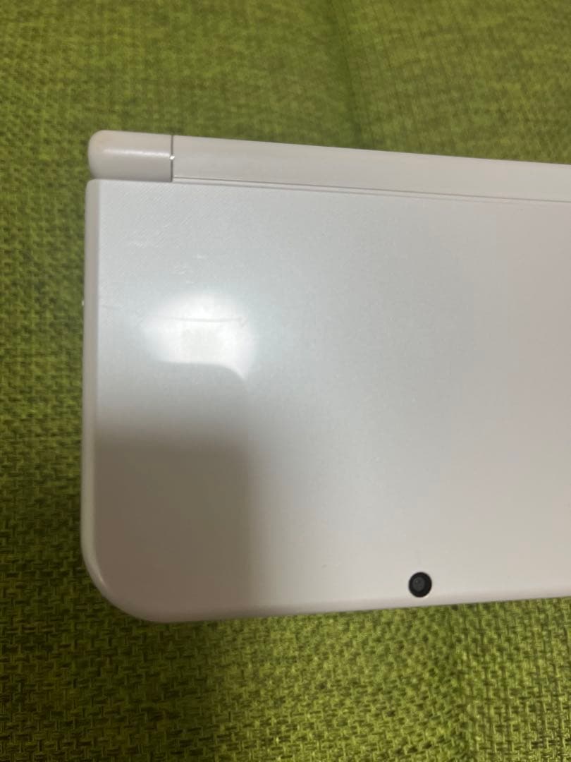 Newニンテンドー3DSLL パールホワイトと、透明外観保護カバー付き