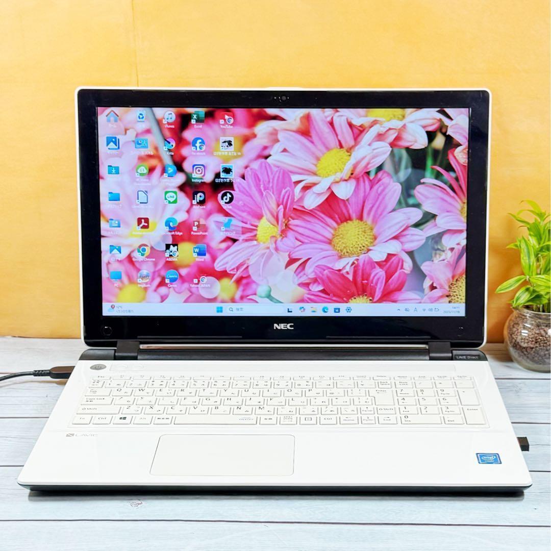 ホワイトノートPC☘️メモリ8GB☘️SSD256☘️カメラ☘️Office2021