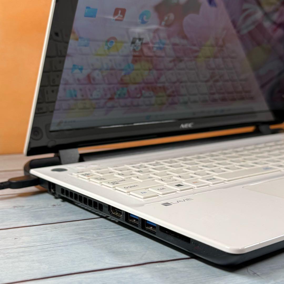 ホワイトノートPC☘️メモリ8GB☘️SSD256☘️カメラ☘️Office2021