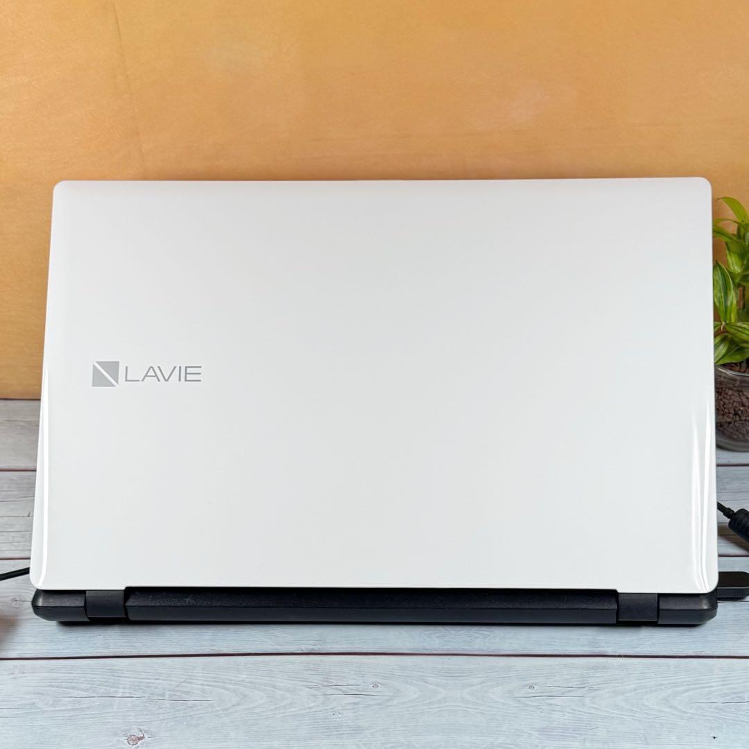 ホワイトノートPC☘️メモリ8GB☘️SSD256☘️カメラ☘️Office2021