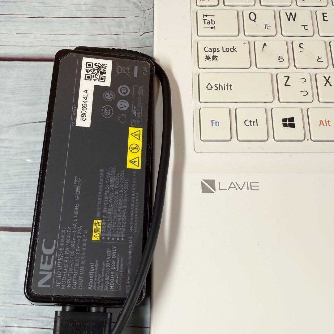 ホワイトノートPC☘️メモリ8GB☘️SSD256☘️カメラ☘️Office2021