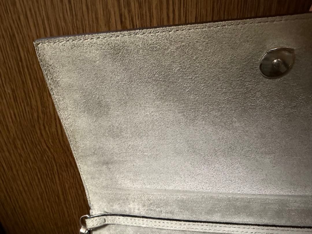 Christian Louboutin スタッズ付きシルバークラッチバッグ