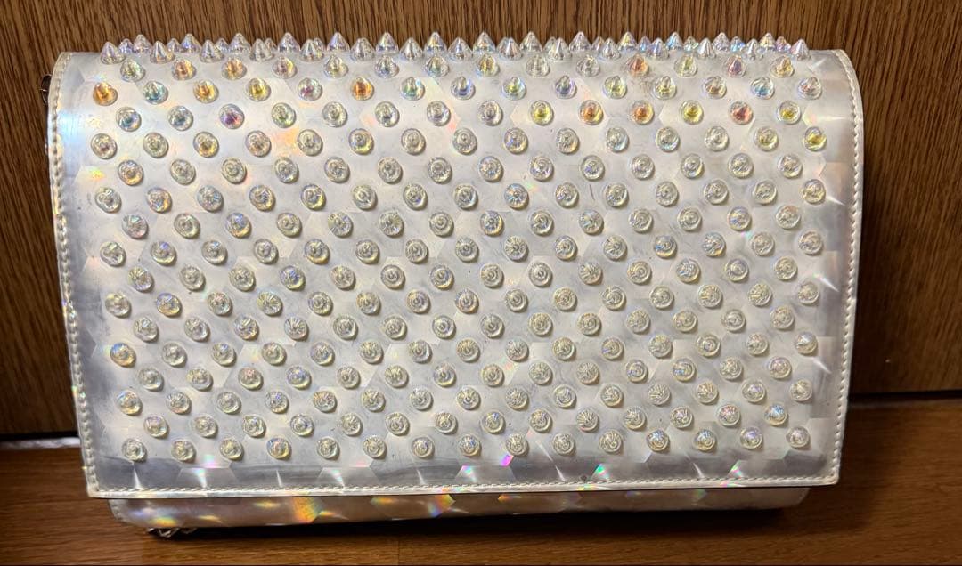 Christian Louboutin スタッズ付きシルバークラッチバッグ