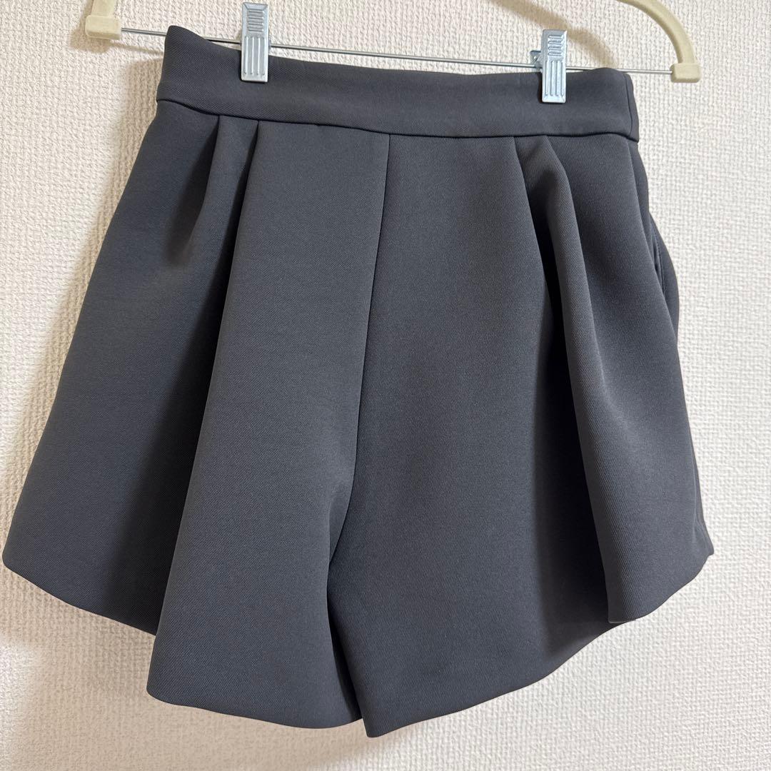 【新品タグ付き】Sheller シェリエ サイドヘムショートパンツ サイズM