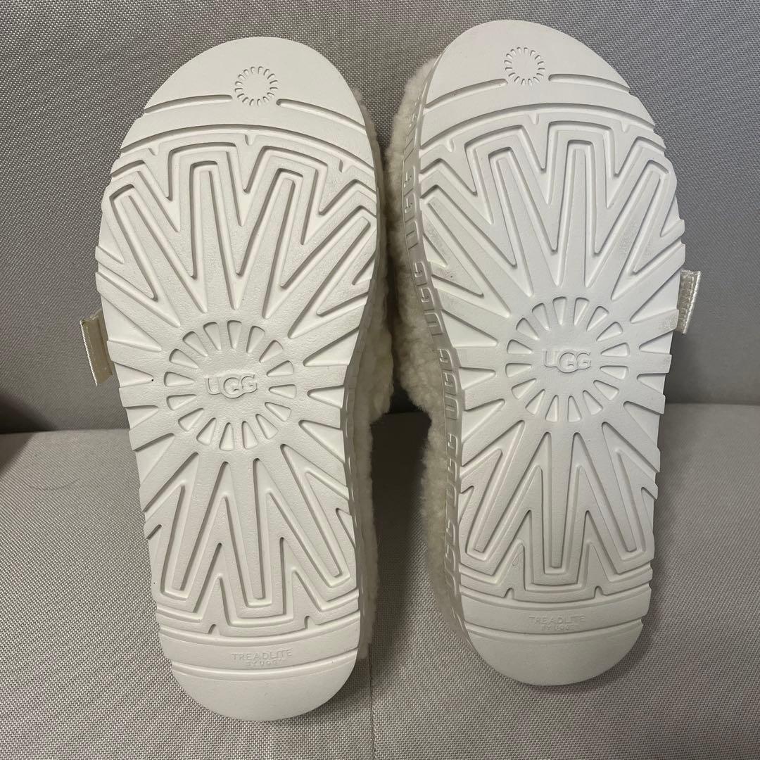 【新品未使用】UGG ホワイト ファーサンダル 24cm