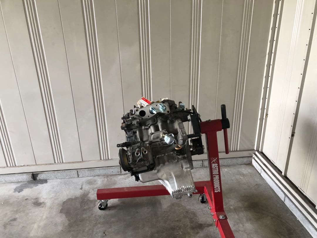 引き取り限定E07A エンジン本体　走行距離　95000キロ