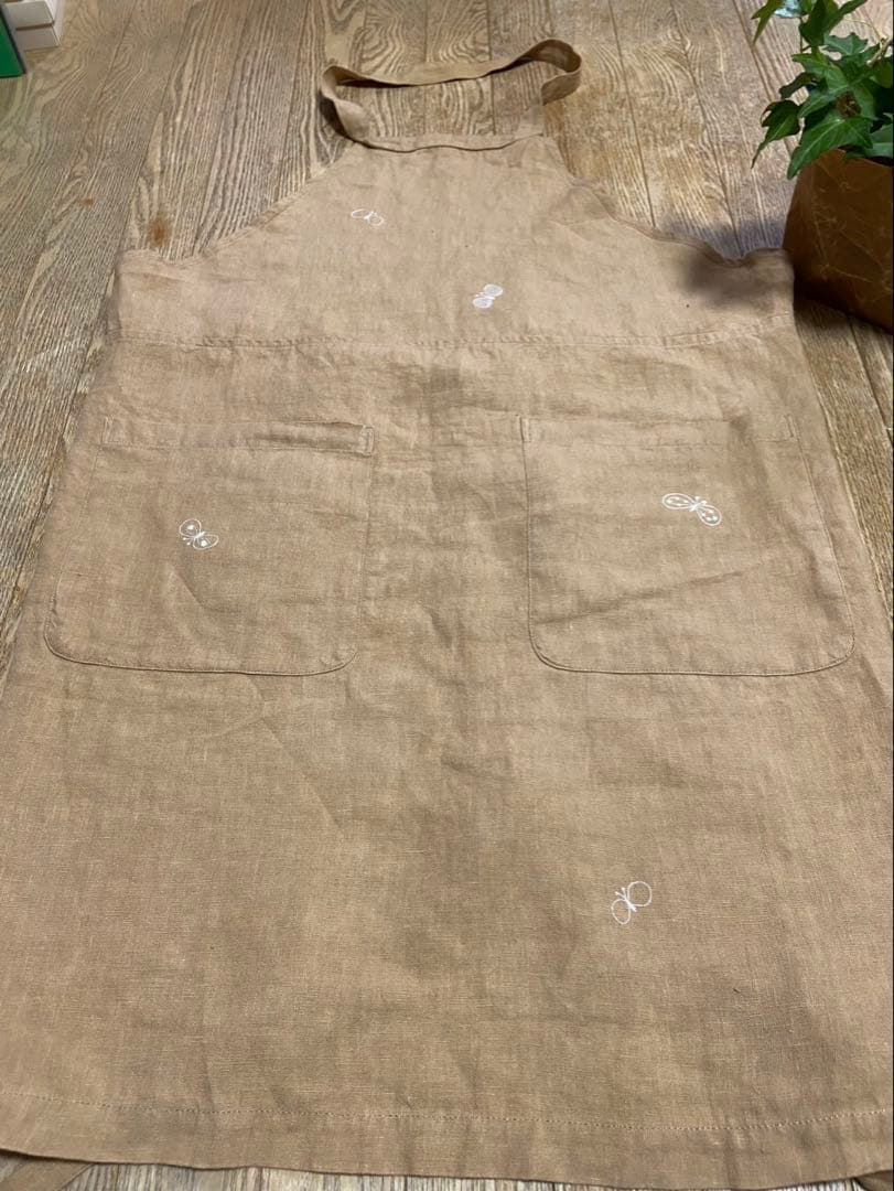 mina perhonen 新品タグ付き　choucho エプロン　ベージュ