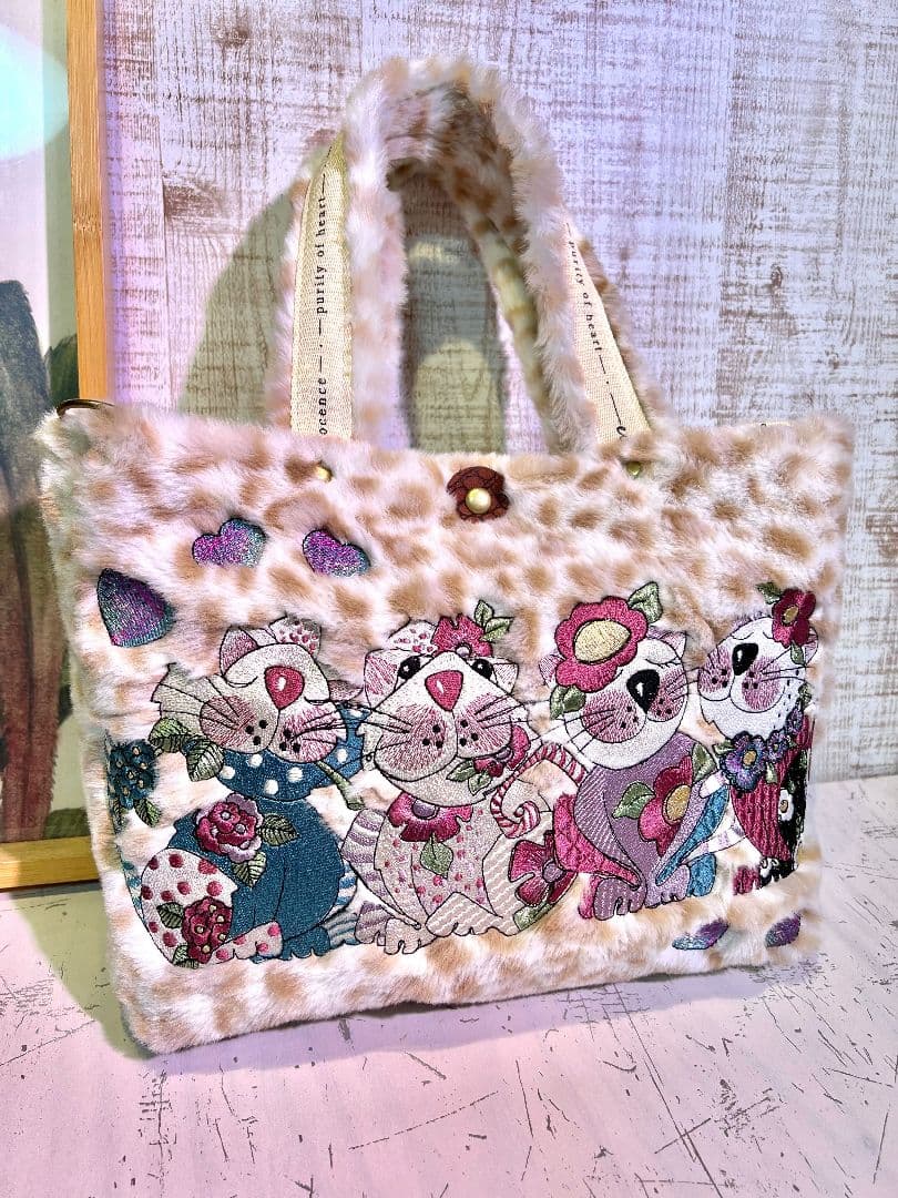 ロラライハリス♡アニマルファー生地♡刺繍のバッグ♡