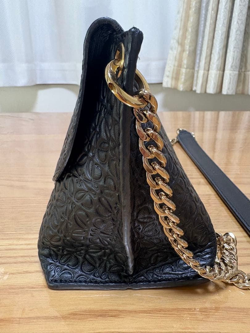 ロエベ　アベニュー　リピートアナグラム　チェーンバッグ　ショルダーバッグ　黒