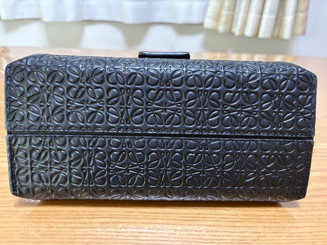 ロエベ　アベニュー　リピートアナグラム　チェーンバッグ　ショルダーバッグ　黒